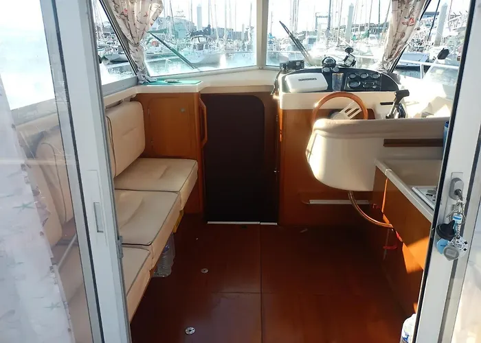 Nuit Insolite A Bord Du Bateau Exocet III